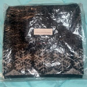 Supreme Snowflake Neck Gaiter